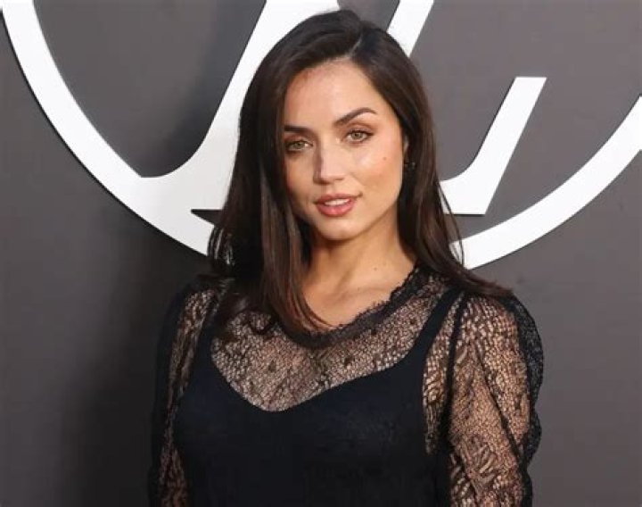 Ana de Armas Height, Weight, and Body Stats