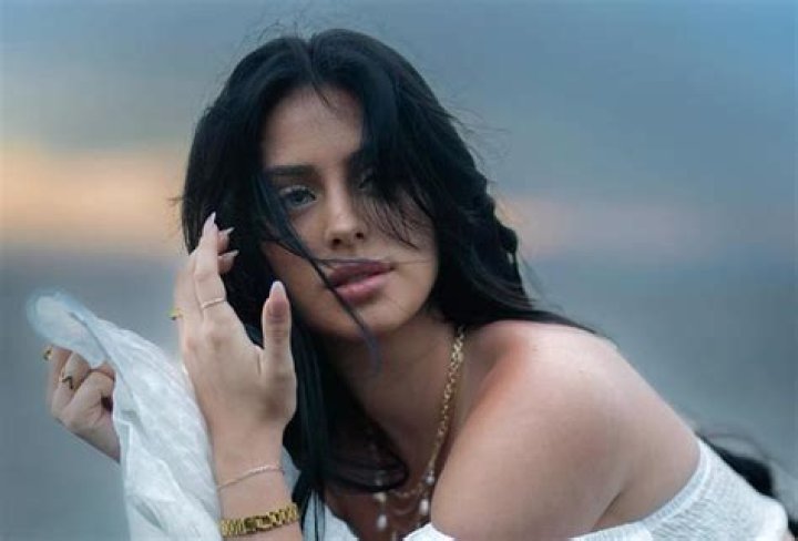 Camila Araujo: Photos & Videos
