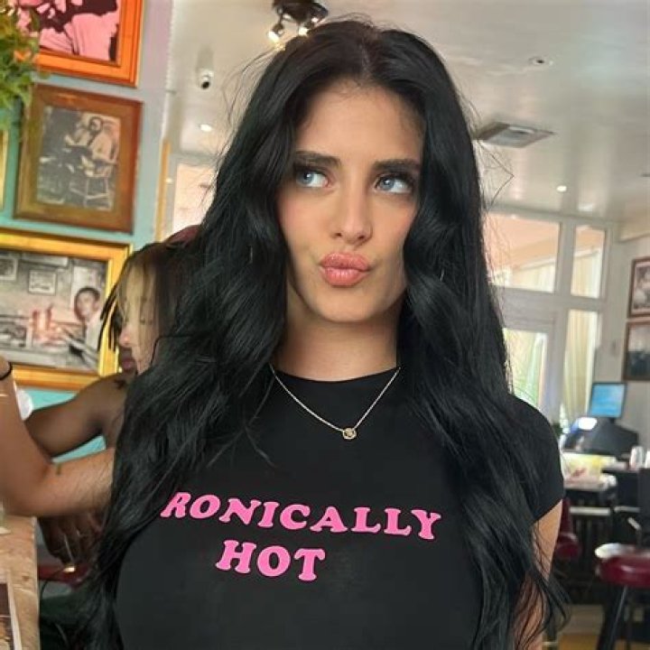 Camila Araujo: Viral Videos & OnlyFans Leaks