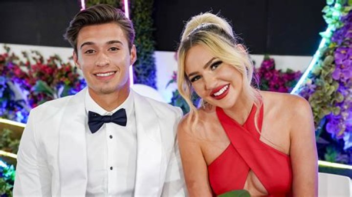 Carrington And Laurel's Relationship Status Revealed
