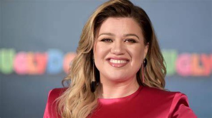 Curious About Kelly Clarkson's Tats? Here's The Ultimate Guide To Her Tattoo Collection