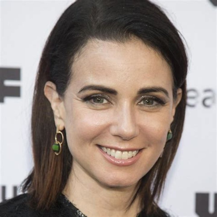 Discover Mia Kirshner: Bio, Career & More