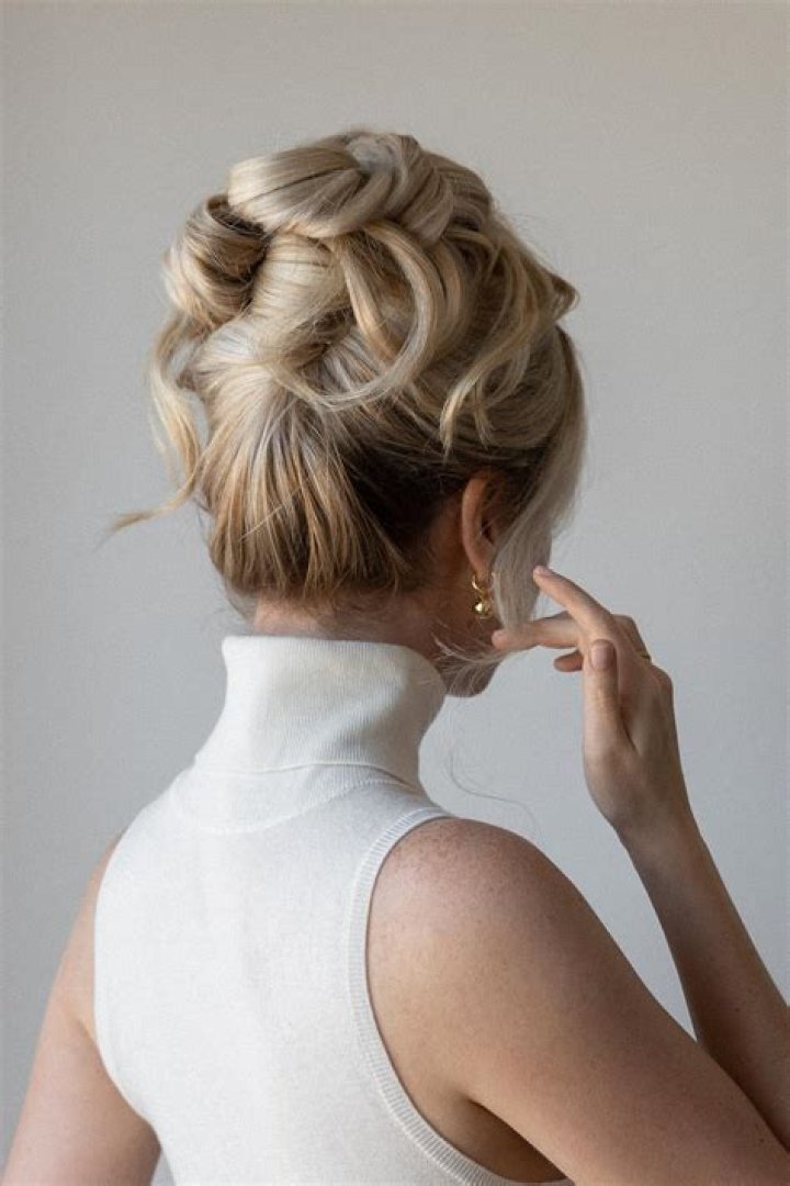 Discover The Secrets Of High Bun Hairdos And Elevate Your Style