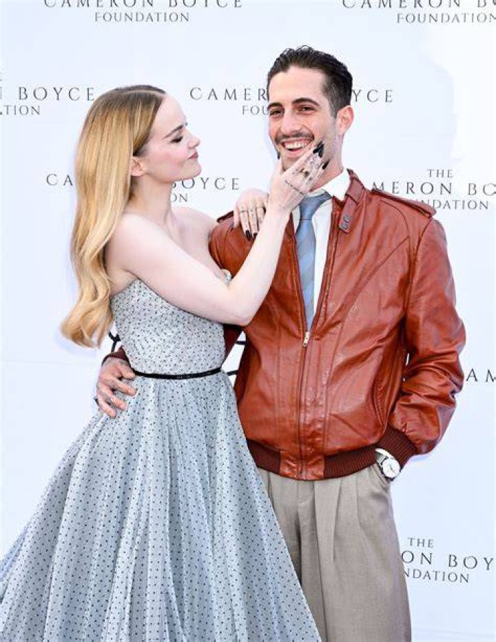 Dove Cameron's Love Life: Who's She Dating?
