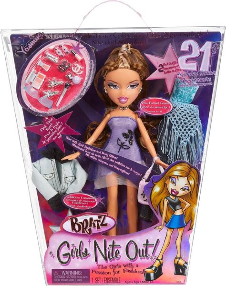 Easy Shop | Bratz Girls Night Out Fashion Card Game Pack Case (140 Packs)