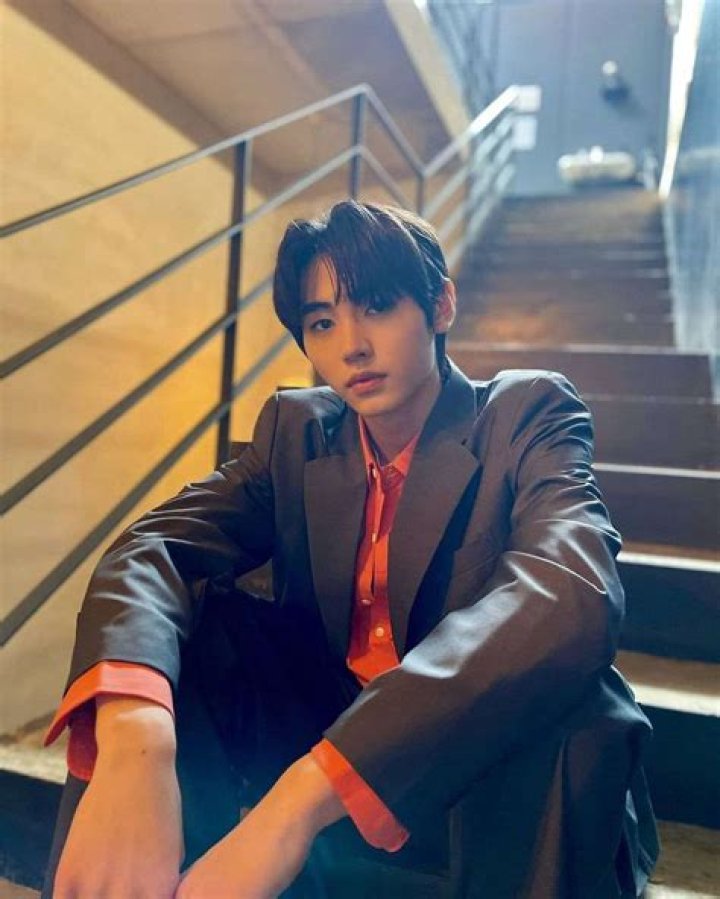 ENHYPEN Sunghoon: Age, Bio, & Facts