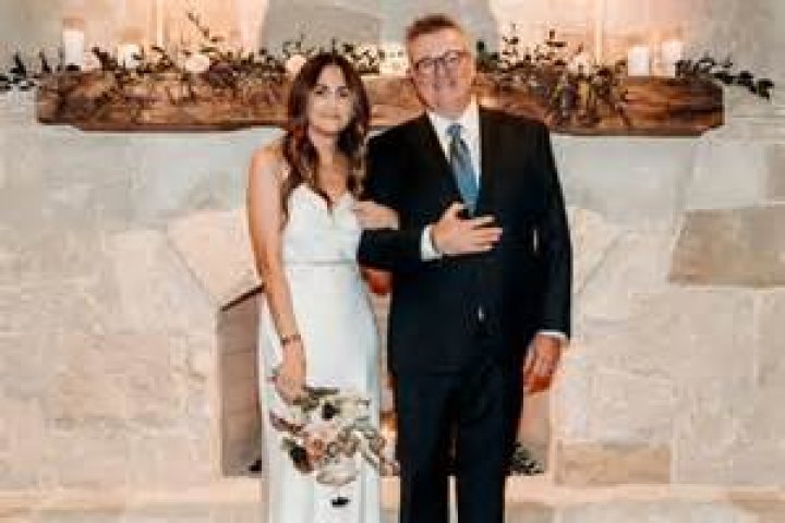 Eric Stonestreet & Lindsay Schweitzer: Engagement, Wedding Plans & More