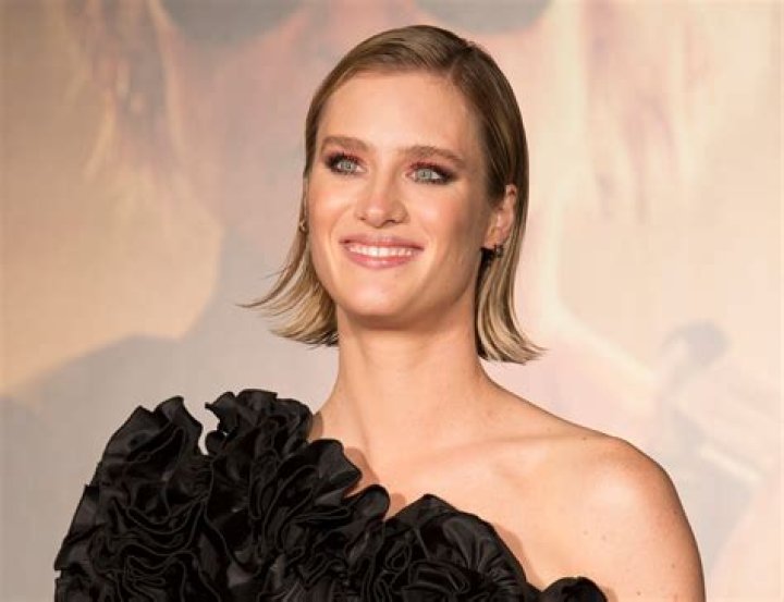 Is Actress Mackenzie Davis Currently Married?