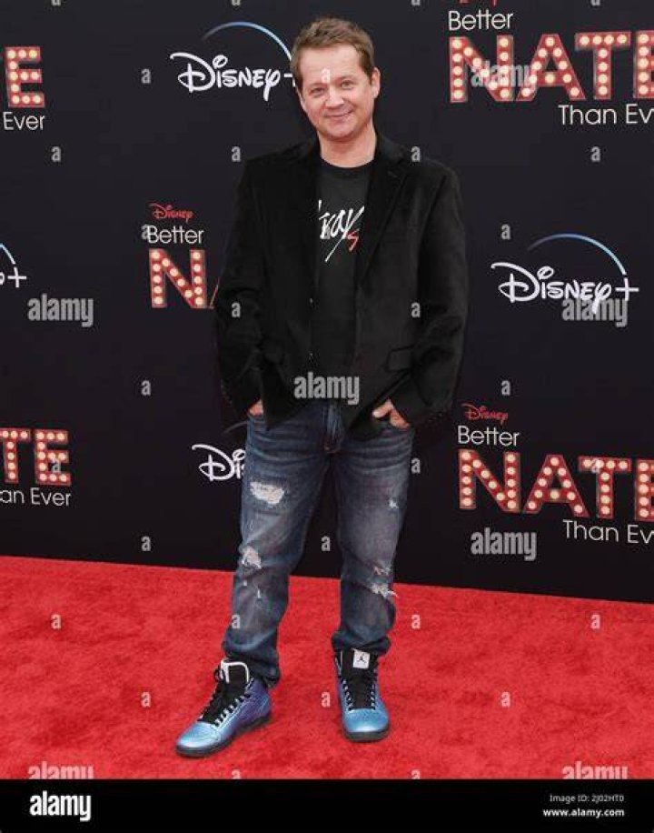 Jason Earles: Revealing His Stature