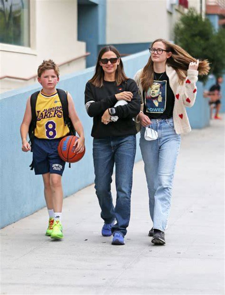 Jennifer Garner's Family Ties: Exploring Her Parents' Influence