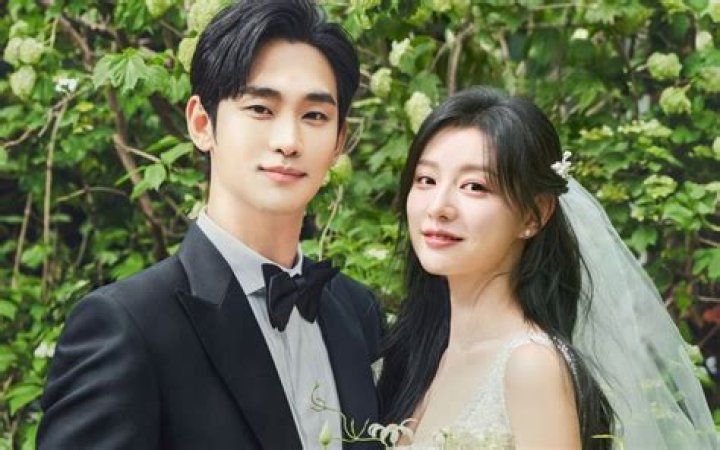 Kim Myung-Soo's Adorable Couple Moments
