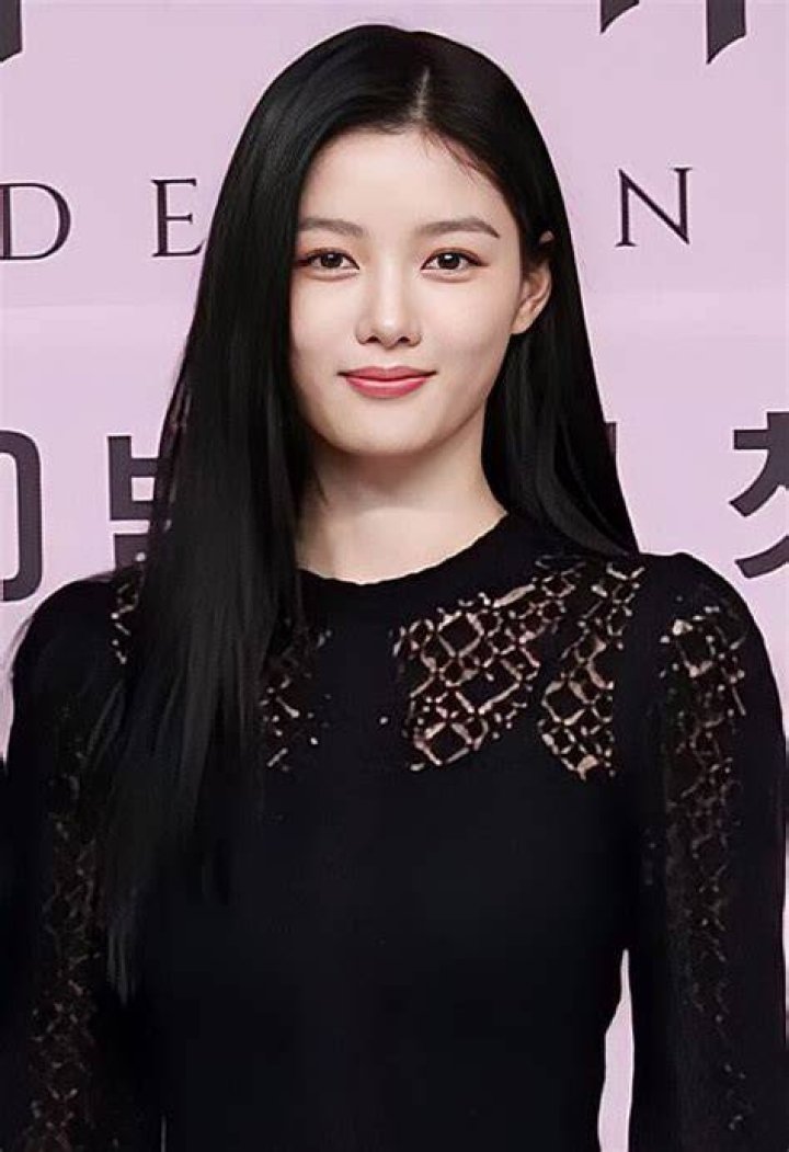 Kim Yoojung Height: The Rising Star's Journey