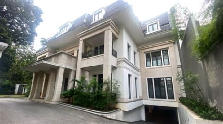 Kisah Kekayaan Bersih Dan Rumah Mewah Bahram Akradi