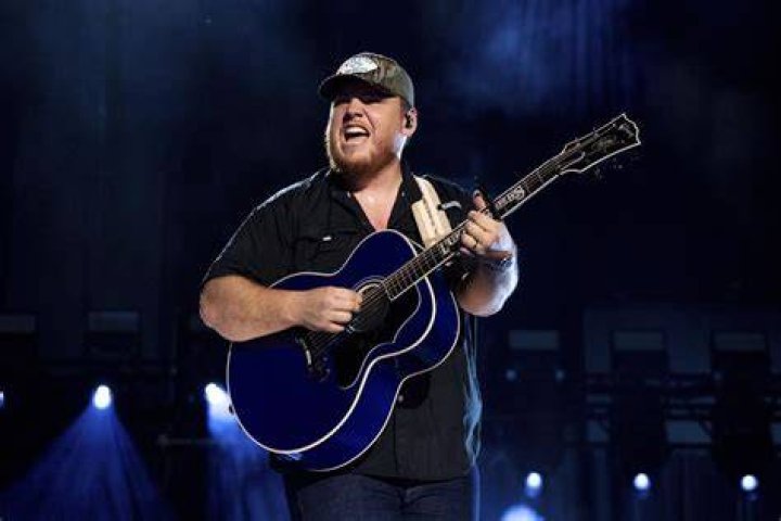 Luke Combs: Age, Birthdate & Facts About the Country Star