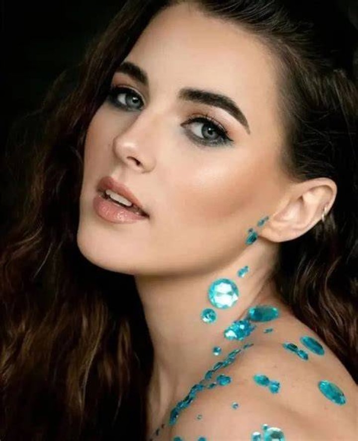 Nikita Kinka: Model, Actress & Influencer