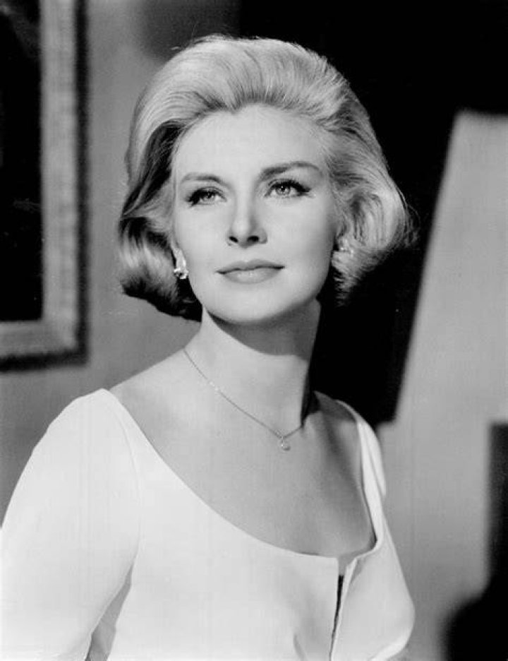 Remembering A Legend: The Joanne Woodward Obituary