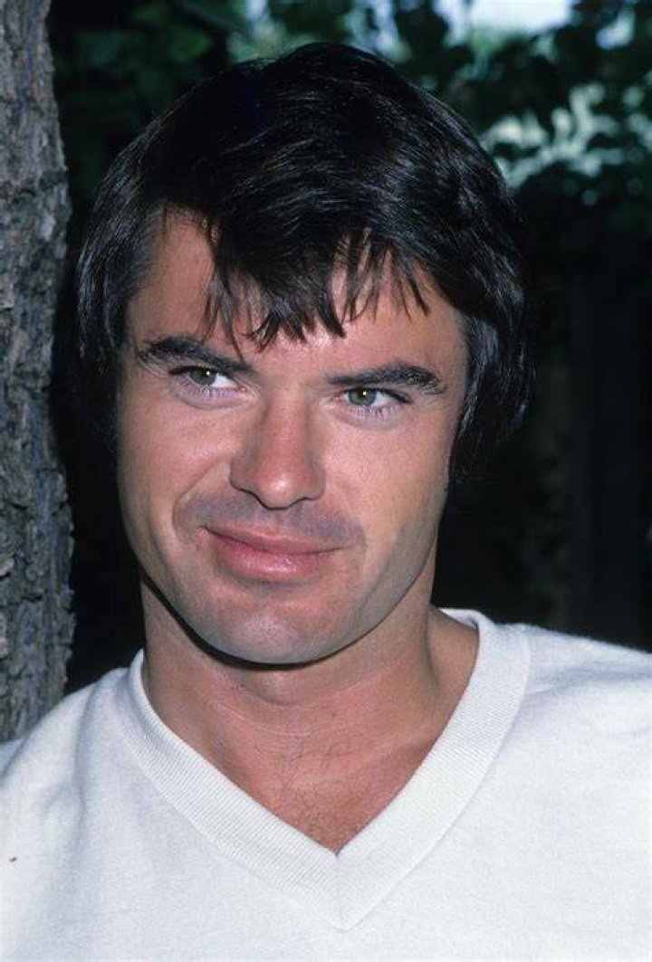 Remembering Robert Urich: A Look Back at His Life & Career