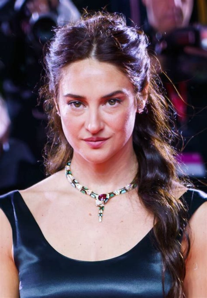 Shailene Woodley: Bio, Career & Latest News