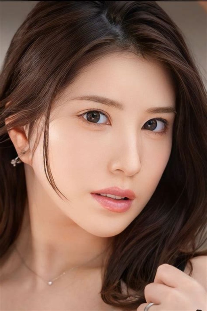 Shiose: From Aka Asuka to AV Stardom