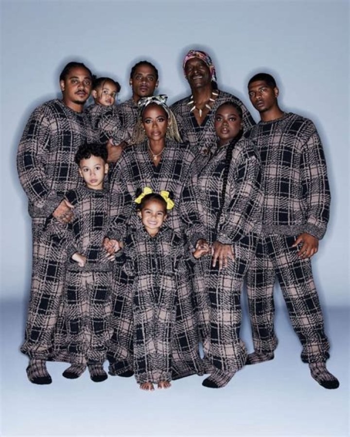 Snoop Dogg's Family: Siblings, Parents & More