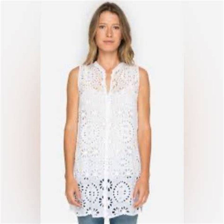 Stylish Eyelet Tunic Top: Enhance Your Wardrobe Today