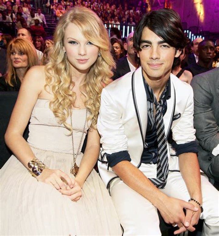 Taylor Swift & Joe Jonas: Their 2008 Romance & Breakup Explained