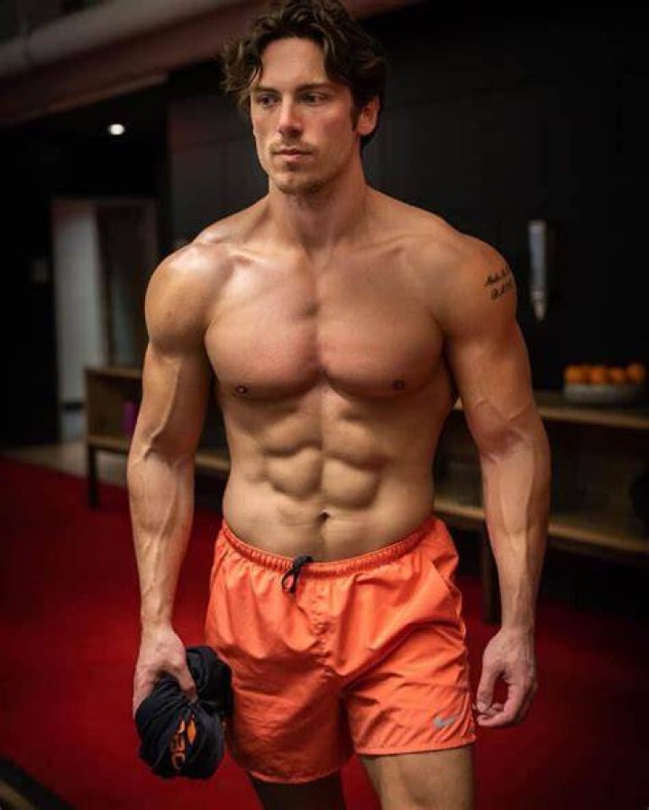 The Ultimate Guide To Jeremy Allen's Chiseled Physique