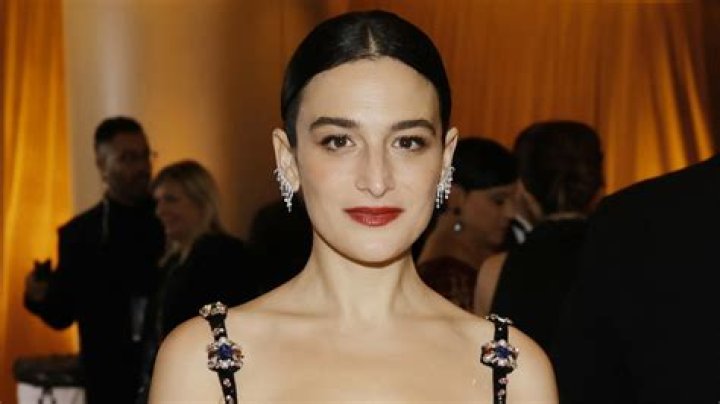 Uncover The Actress Behind The Eccentric Mona-Lisa Saperstein