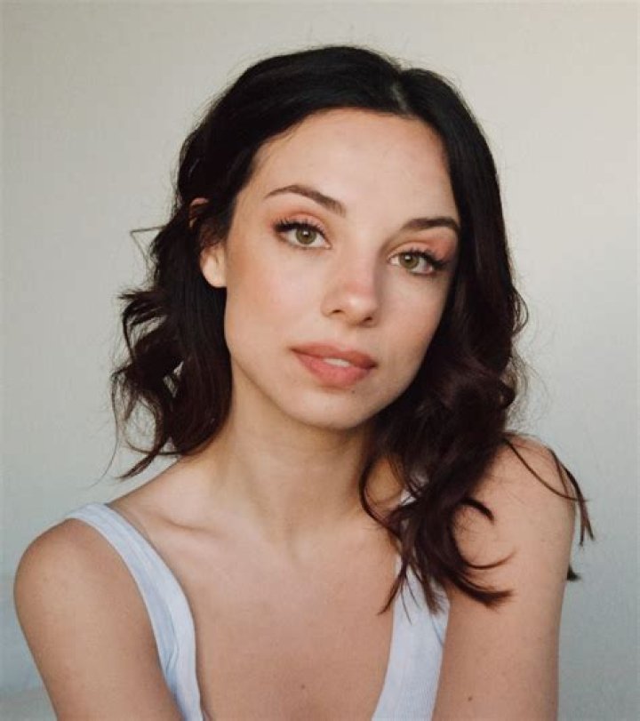 Uncover The Intriguing Height Of Fiona Palomo