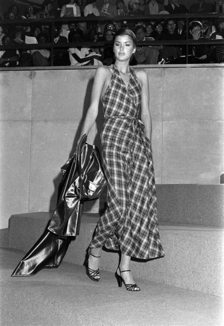 Uncover The Secrets Of Janice Dickinson's Iconic Runway Walk
