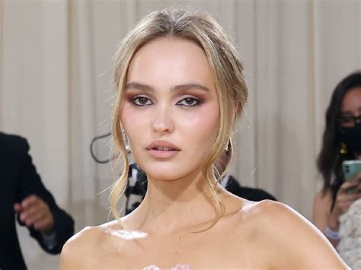 Unveiling Lily-Rose Depp's Primer Video: A Journey To Beauty