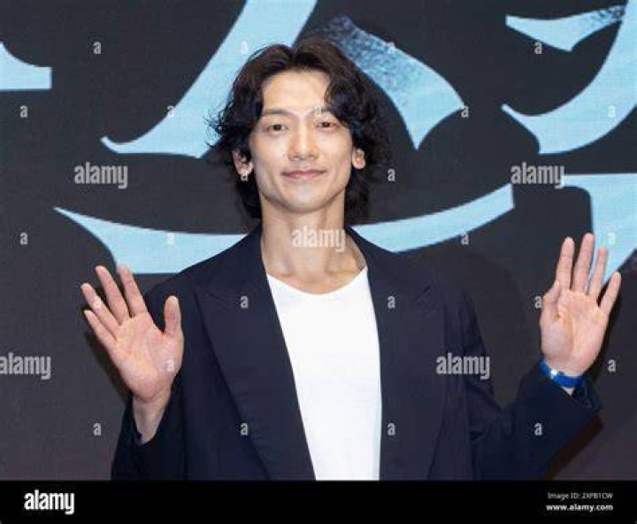 Unveiling The Charisma Of Lee Ji Hoon: A Star On The Rise