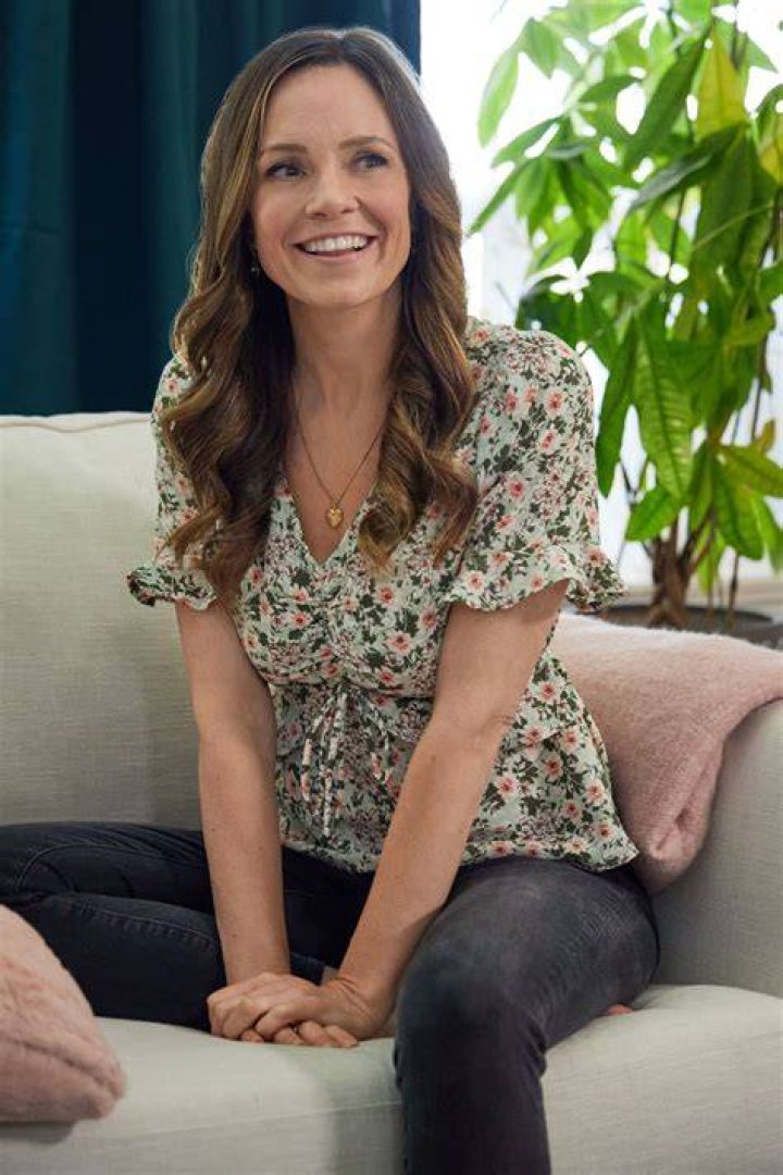 Unveiling The Charismatic Journey Of Actress Rachel Boston
