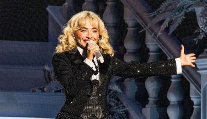 Unveiling The Family Behind Sabrina Carpenter: A Look At Her Mom And Dad