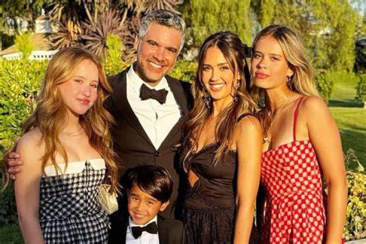 Unveiling The Family Ties: Jessica Alba's Siblings