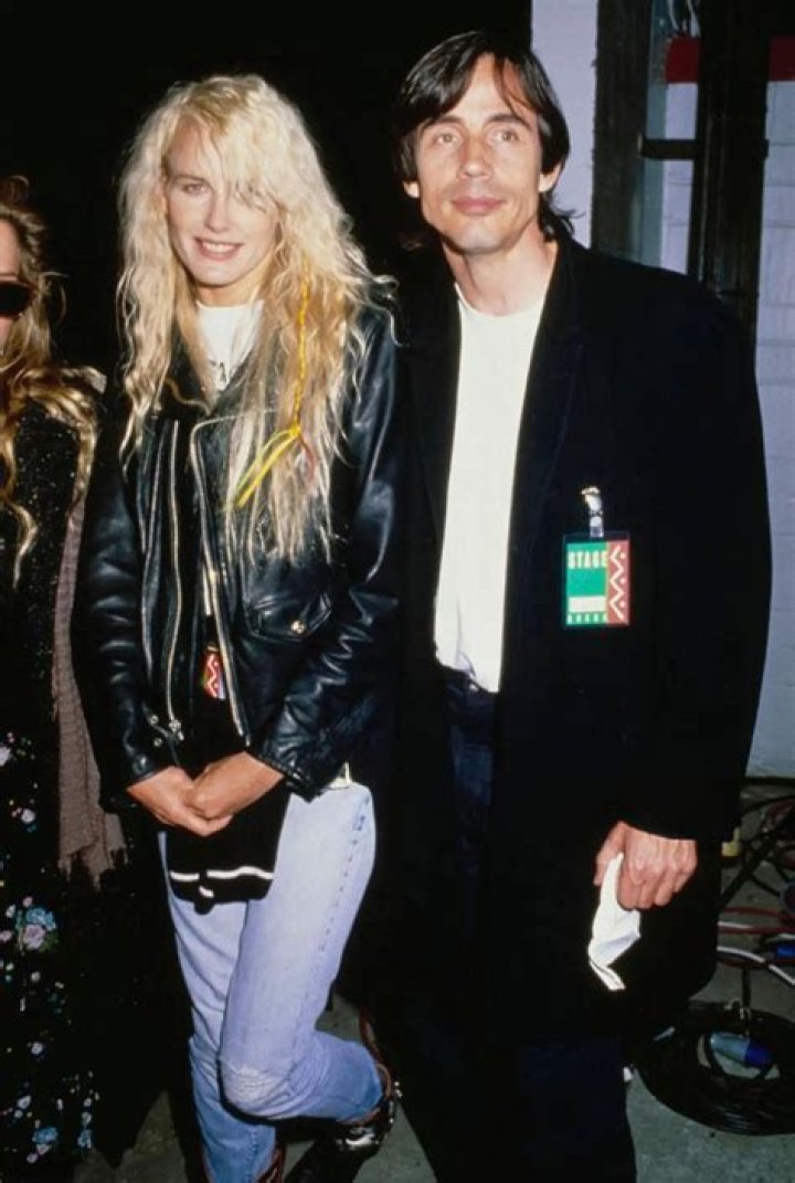 Unveiling The Heart: Who Is Daryl Hannah Dating?