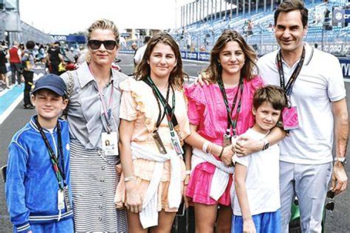 Unveiling The Life Of Roger Federer's Sister: What Does She Do?