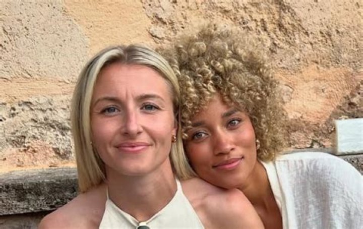 Unveiling The Love Life: Leah Williamson Couple