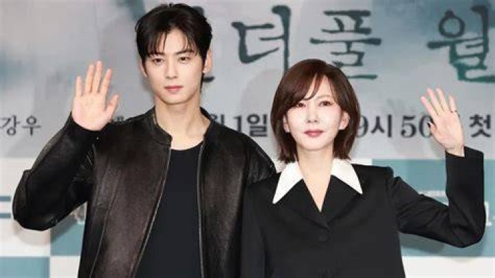 Unveiling The Love Life Of Cha Eun Woo: Who Is His Girlfriend?