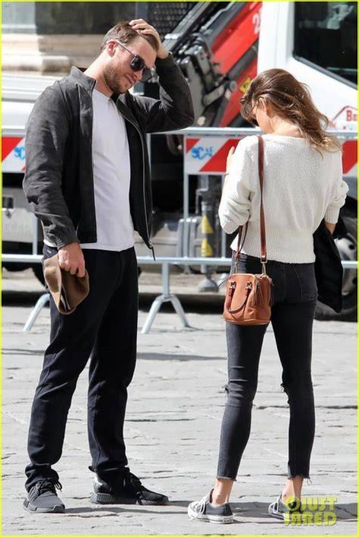 Unveiling The Mystery: Who Is Scott Eastwood's Girlfriend?