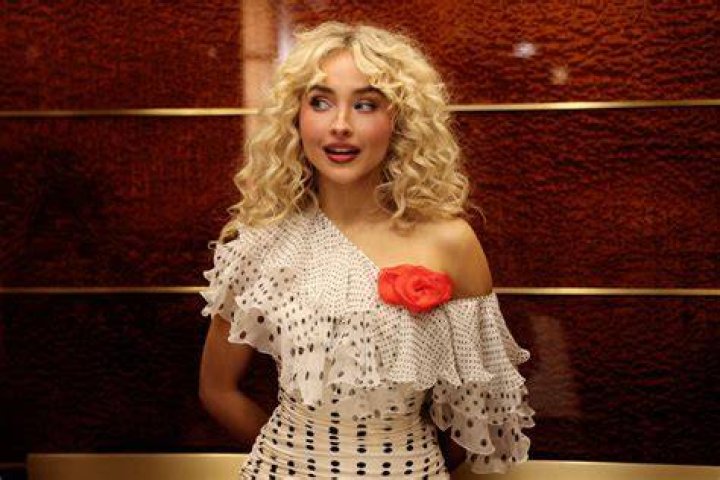 Unveiling The Woman Behind The Star: Who Is Sabrina Carpenter's Mom?