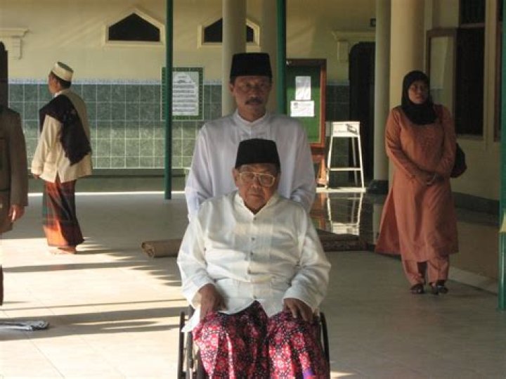 Usia, Karier, Dan Aktivismenya Yang Mengejutkan